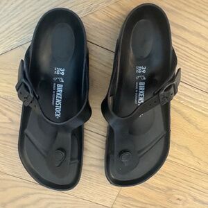Birkenstocks - women's black size 39